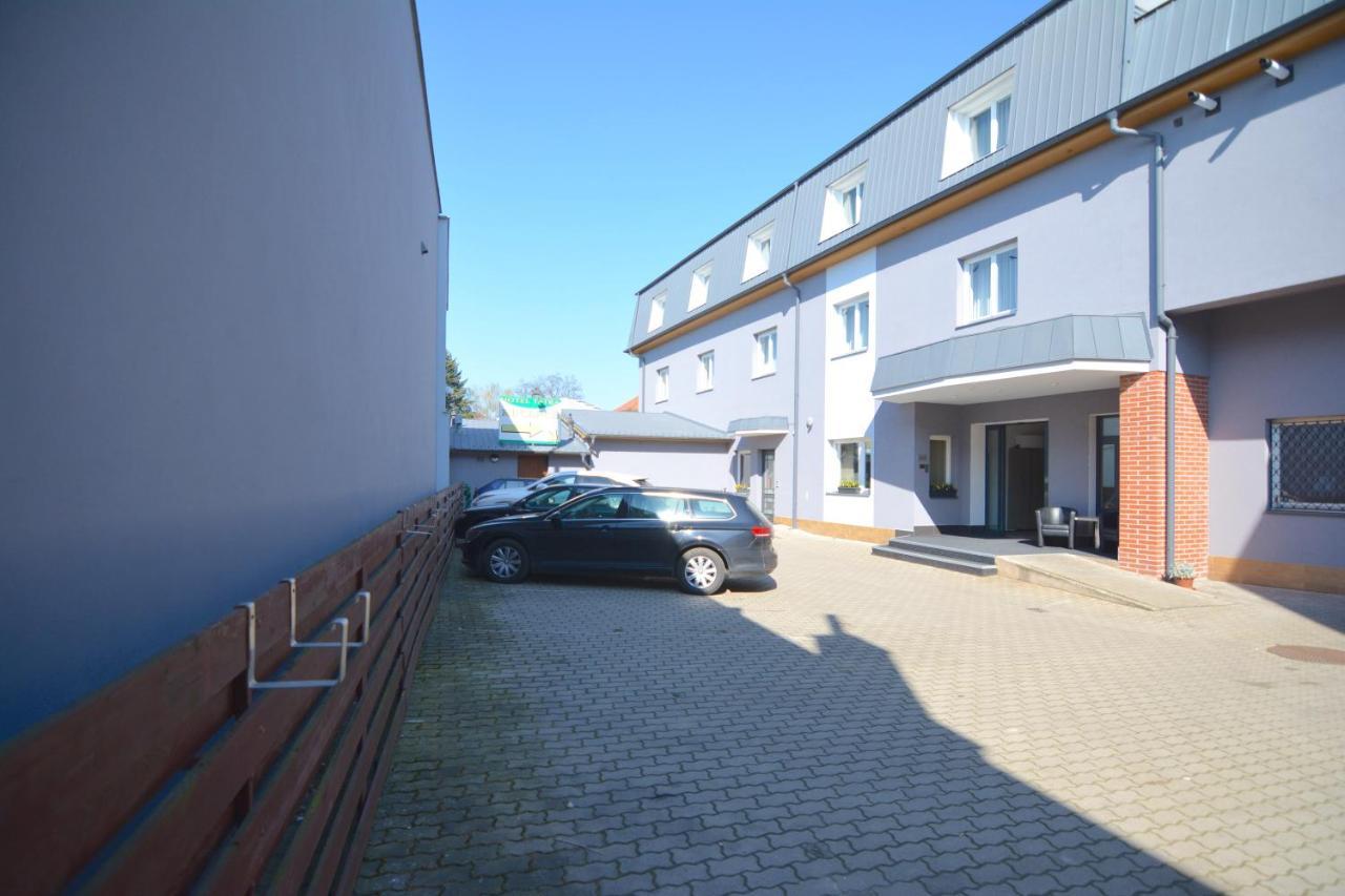 Hotel Tatra Nový Bydžov Exteriér fotografie