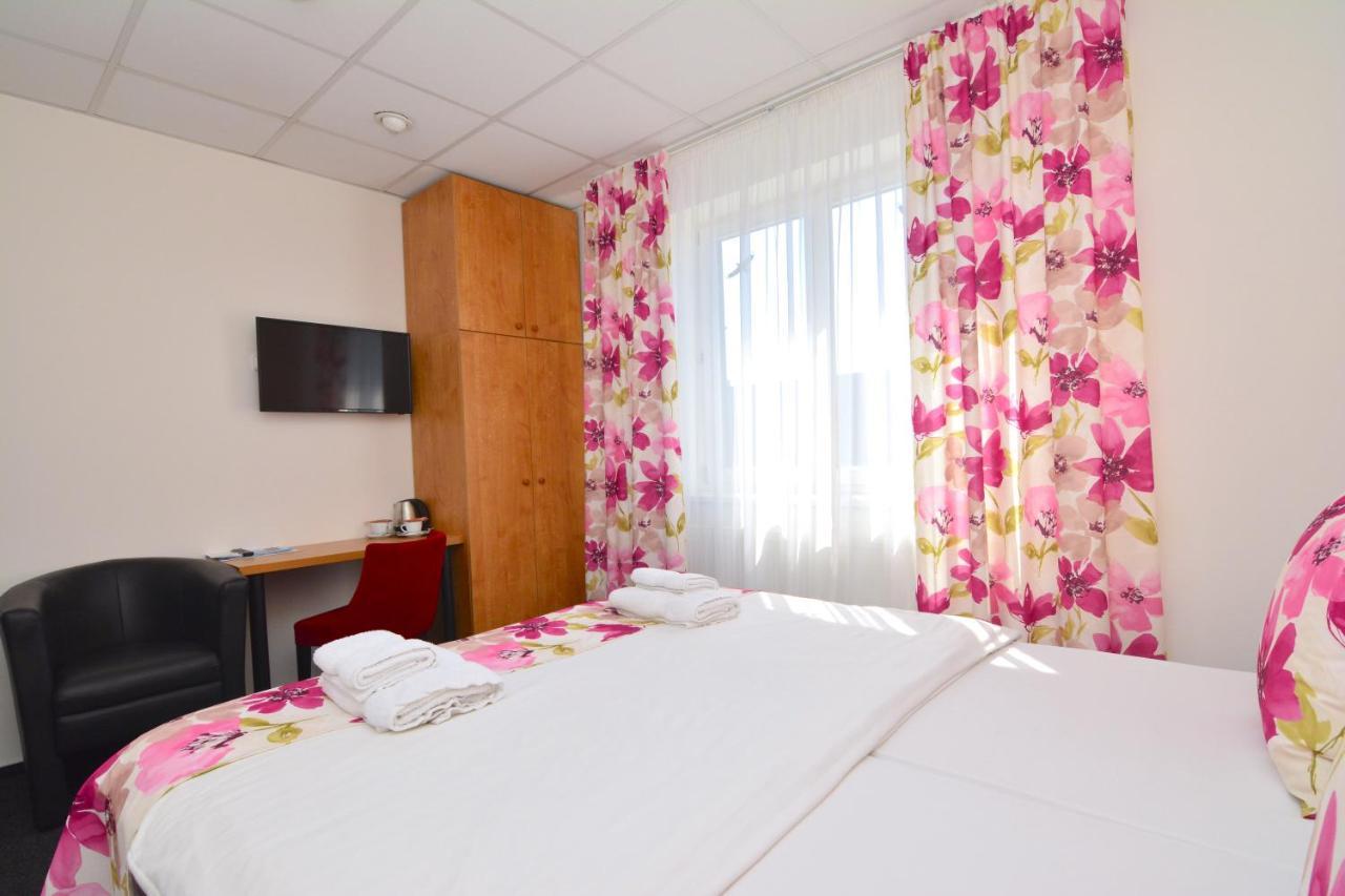 Hotel Tatra Nový Bydžov Exteriér fotografie