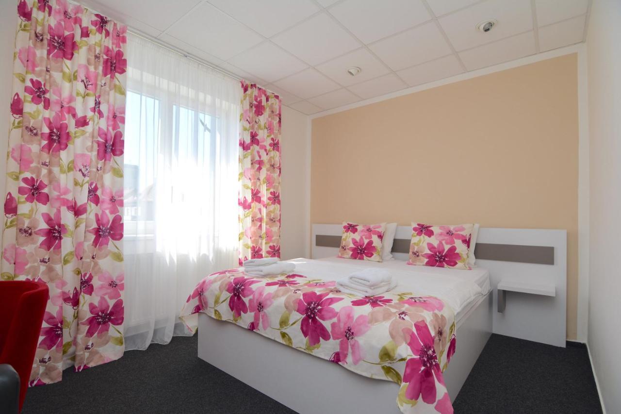 Hotel Tatra Nový Bydžov Exteriér fotografie